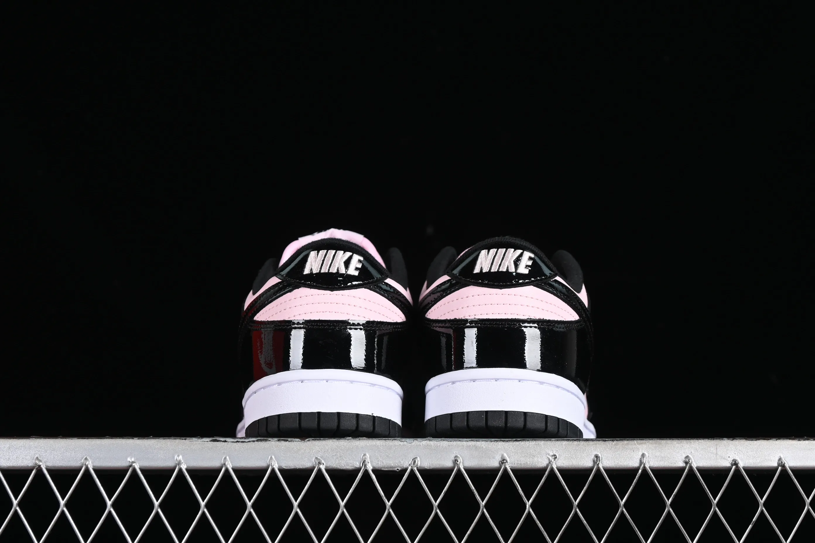 All categories Nk SB Dunk series Nk SB Dunk Low low-top sneakers Nk Dunk Low "Pink Black" black pink SB low-top sports and leisure sneakers DJ9955-600